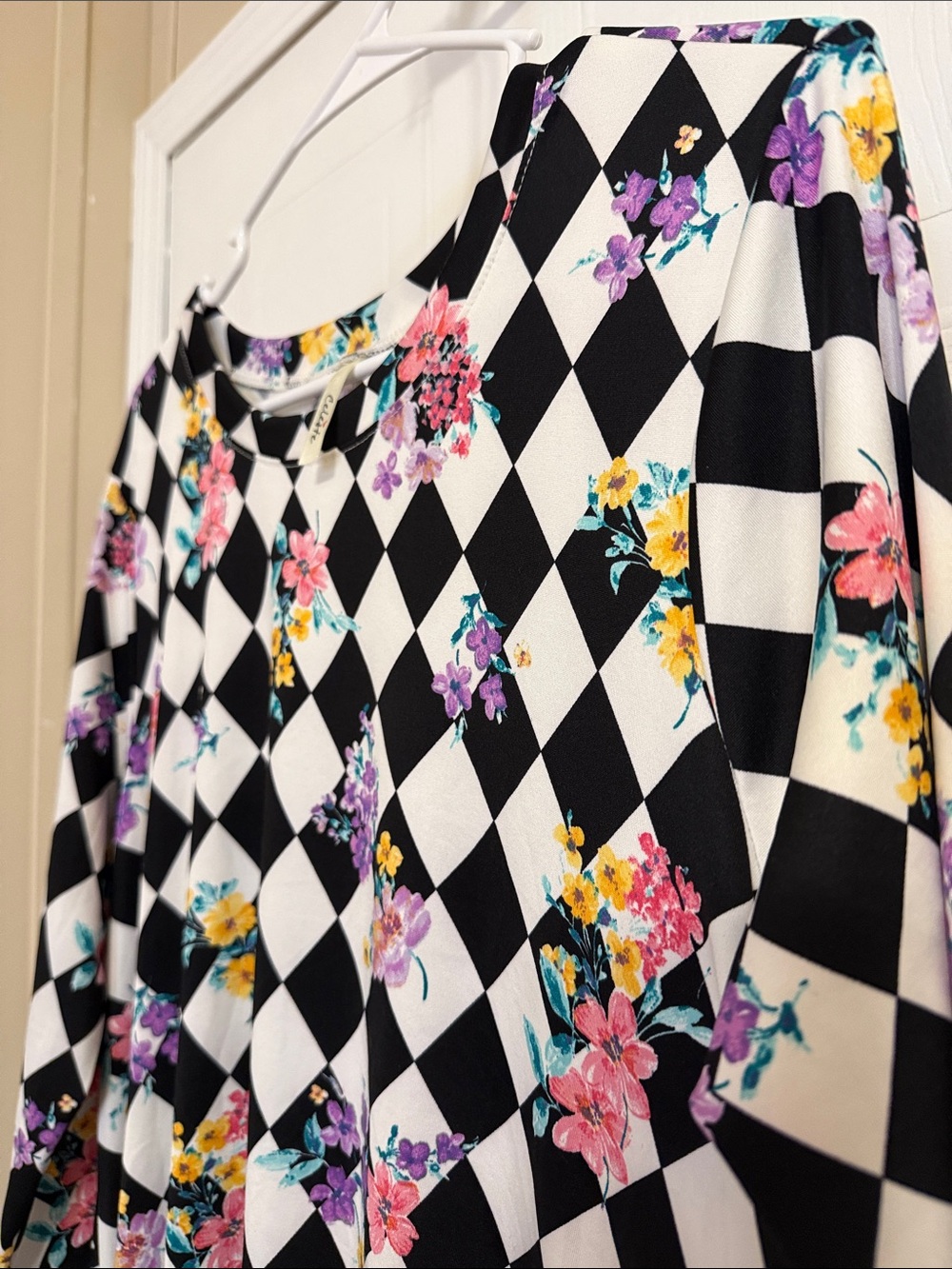 Celeste Black and White Harlequin Floral Hi-Low Tunic - Picture 5 of 5